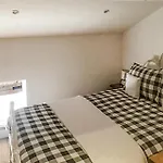Amazing Home In Neuvic Sur L'Isle Prázdninový dům *