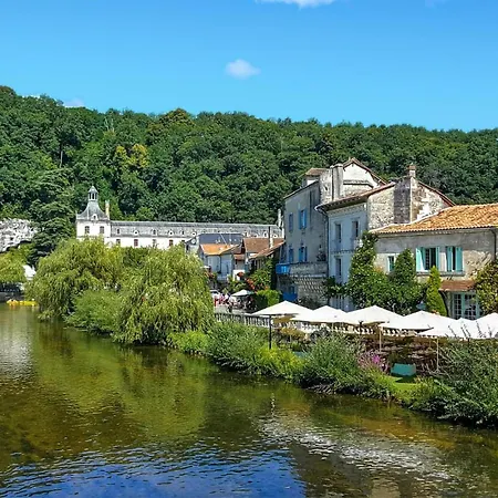 Amazing Home In Neuvic Sur L'Isle * Neuvic (Dordogne)