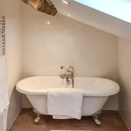 4 Bedroom Amazing In Neuvic